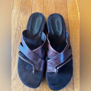 Bare Traps 9.5 M leather slip on leather thong sandals.